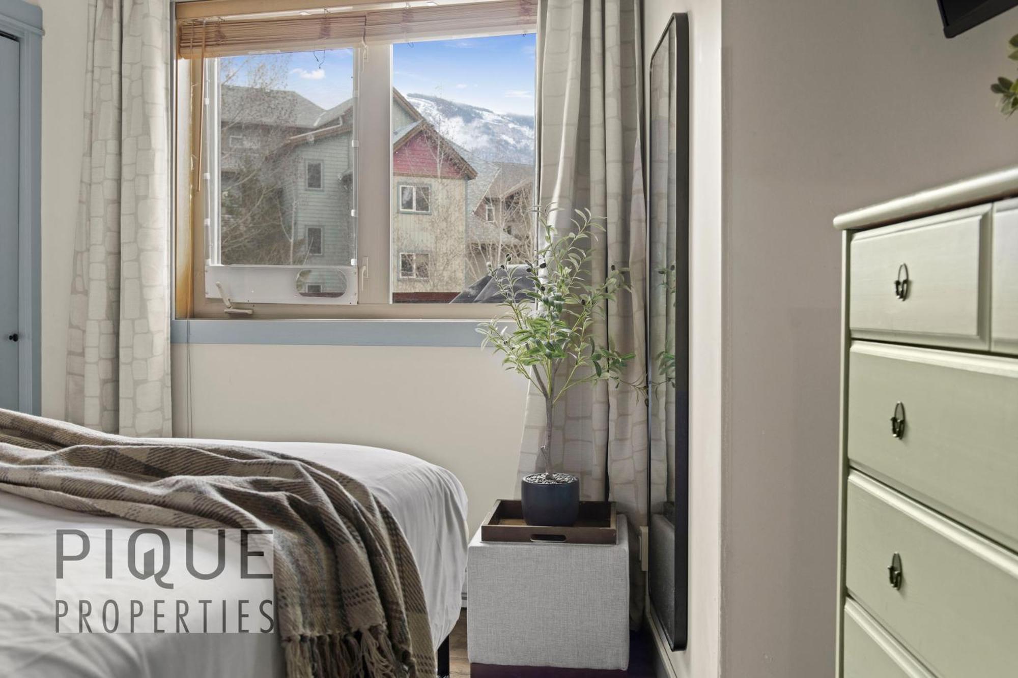 Mountain Loft Retreat, Heated Pool & Hot Tub, Ug Parking, Balcony, Wifi! Apartment Canmore Exterior photo